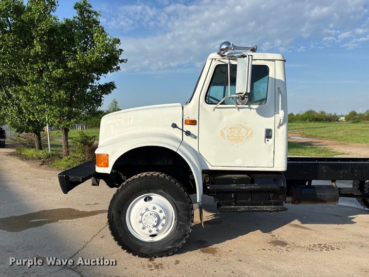 image for item FG0268 1990 International 4800 truck cab and chassis