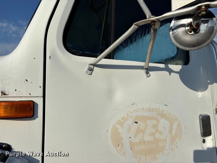 image for item FG0268 1990 International 4800 truck cab and chassis