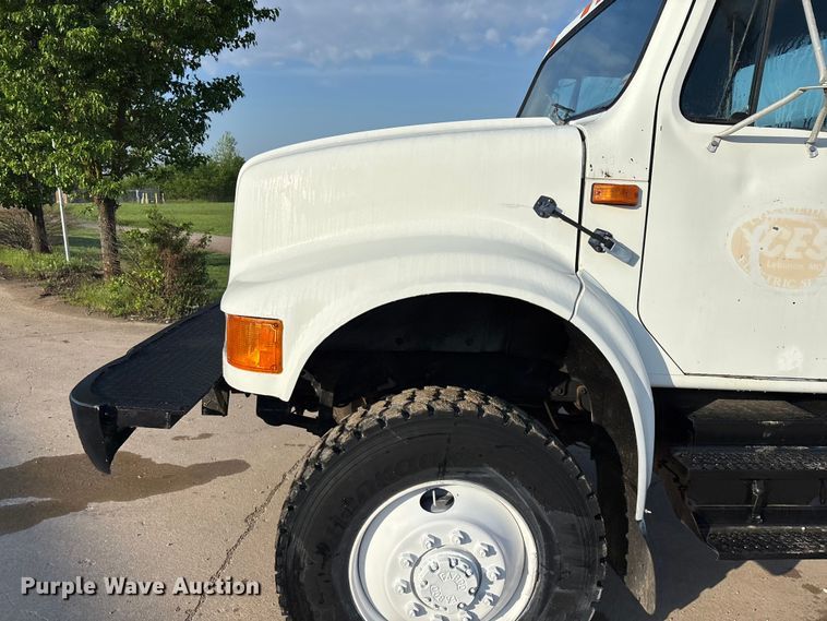 image for item FG0268 1990 International 4800 truck cab and chassis