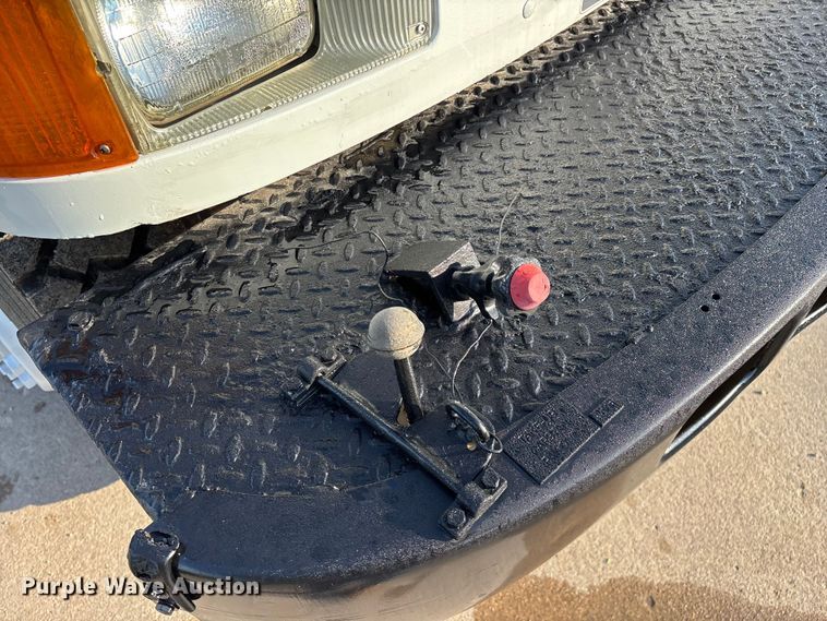 image for item FG0268 1990 International 4800 truck cab and chassis