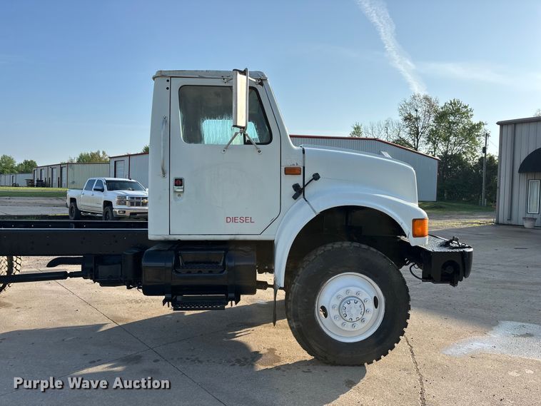 image for item FG0268 1990 International 4800 truck cab and chassis