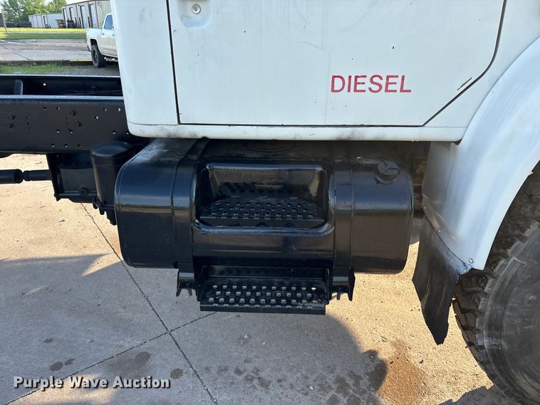 image for item FG0268 1990 International 4800 truck cab and chassis