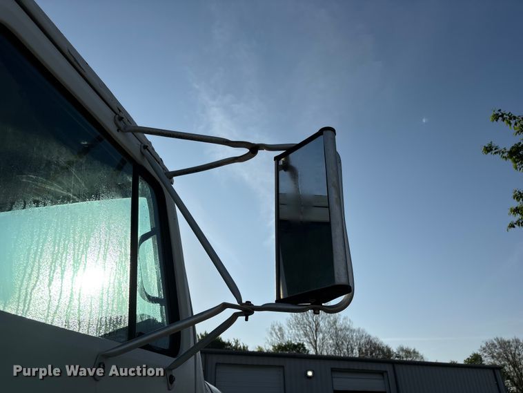 image for item FG0268 1990 International 4800 truck cab and chassis