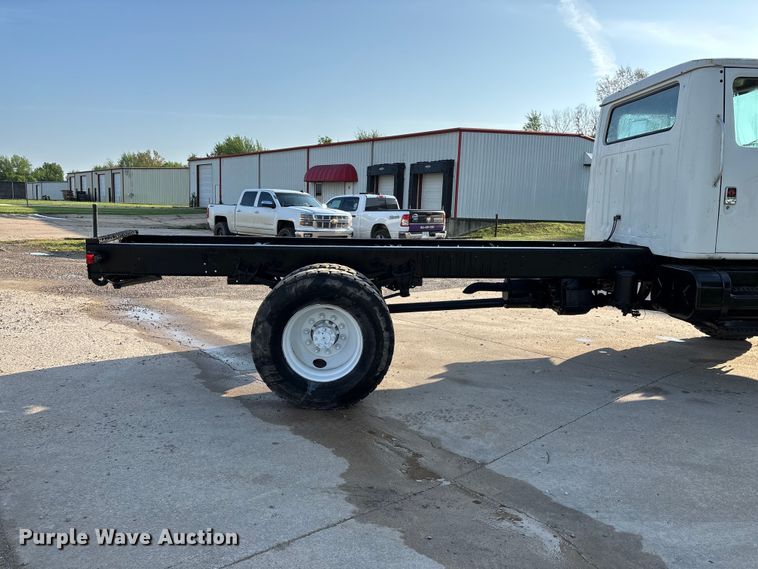 image for item FG0268 1990 International 4800 truck cab and chassis