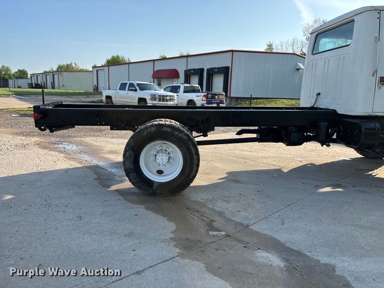 image for item FG0268 1990 International 4800 truck cab and chassis