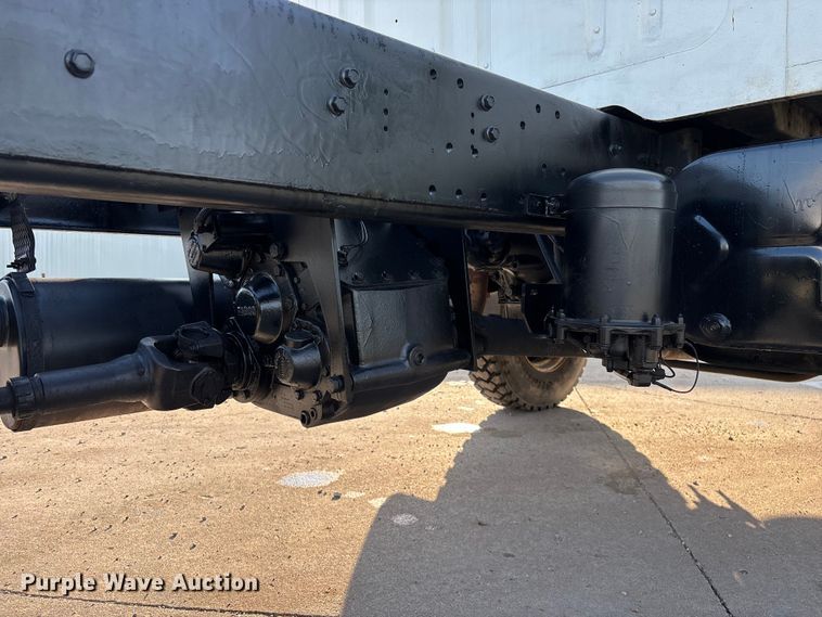 image for item FG0268 1990 International 4800 truck cab and chassis