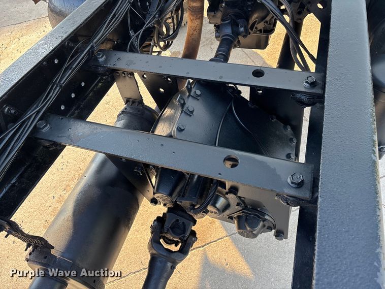 image for item FG0268 1990 International 4800 truck cab and chassis