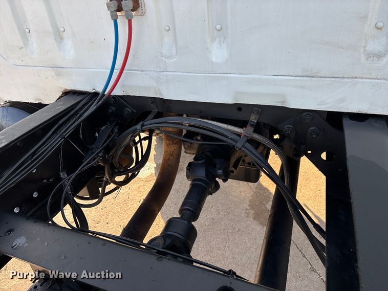 image for item FG0268 1990 International 4800 truck cab and chassis