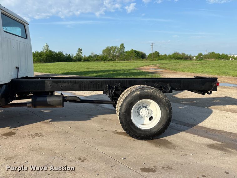 image for item FG0268 1990 International 4800 truck cab and chassis