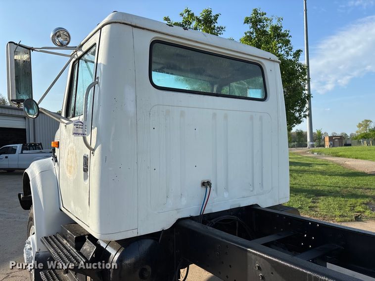 image for item FG0268 1990 International 4800 truck cab and chassis