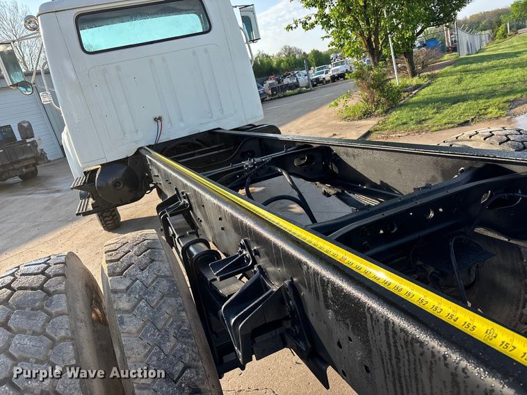 image for item FG0268 1990 International 4800 truck cab and chassis