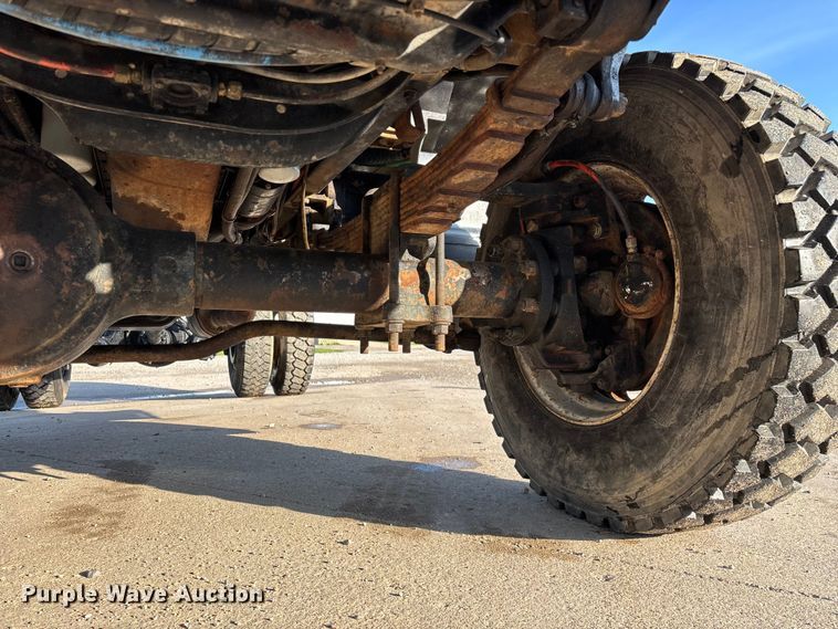 image for item FG0268 1990 International 4800 truck cab and chassis