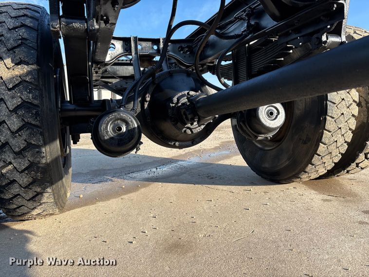 image for item FG0268 1990 International 4800 truck cab and chassis