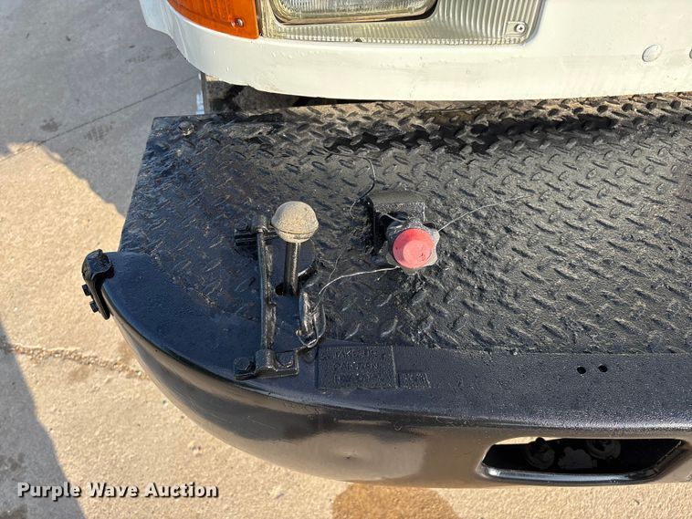 image for item FG0268 1990 International 4800 truck cab and chassis