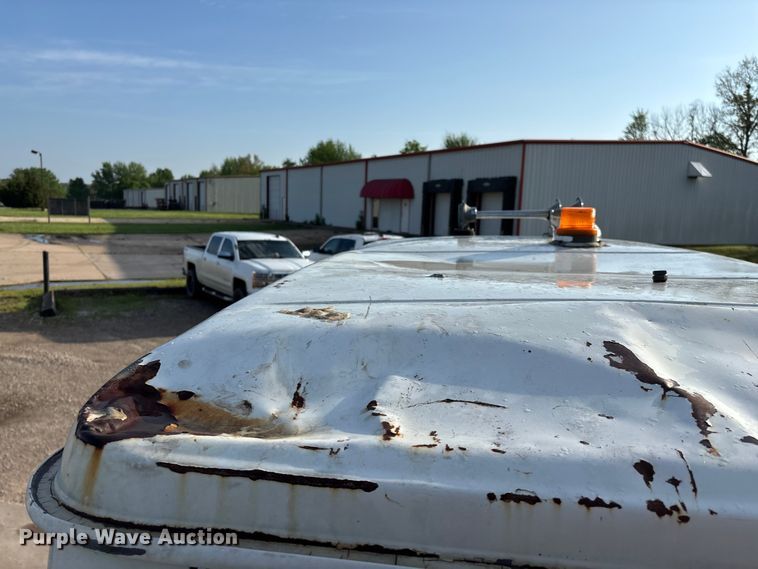 image for item FG0268 1990 International 4800 truck cab and chassis