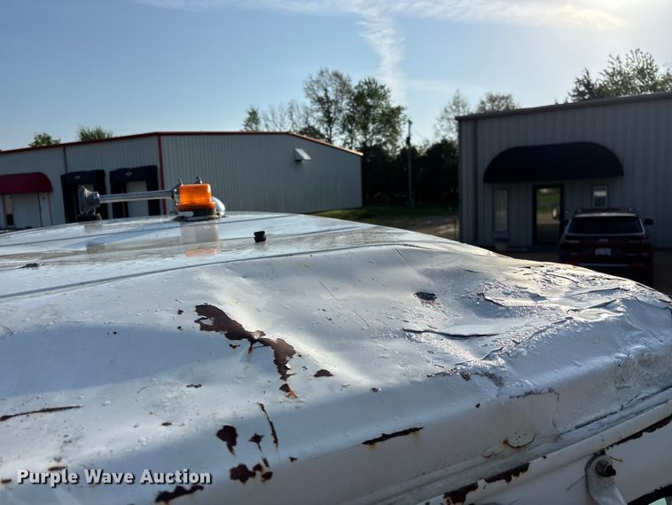 image for item FG0268 1990 International 4800 truck cab and chassis