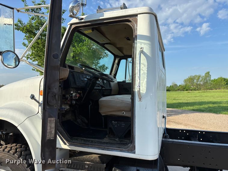 image for item FG0268 1990 International 4800 truck cab and chassis