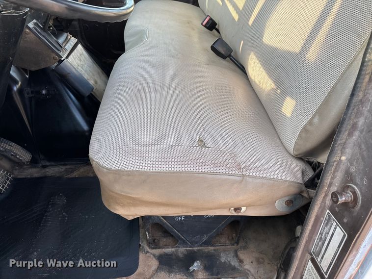 image for item FG0268 1990 International 4800 truck cab and chassis