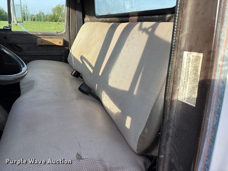 image for item FG0268 1990 International 4800 truck cab and chassis