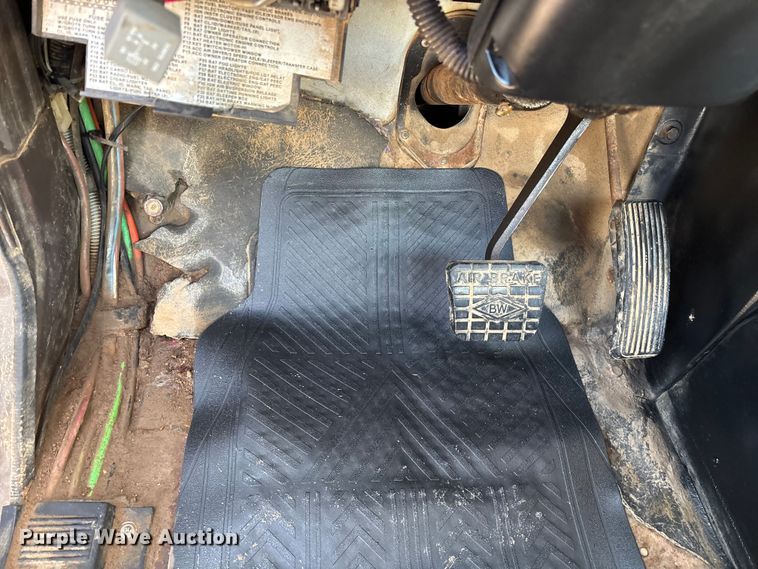 image for item FG0268 1990 International 4800 truck cab and chassis