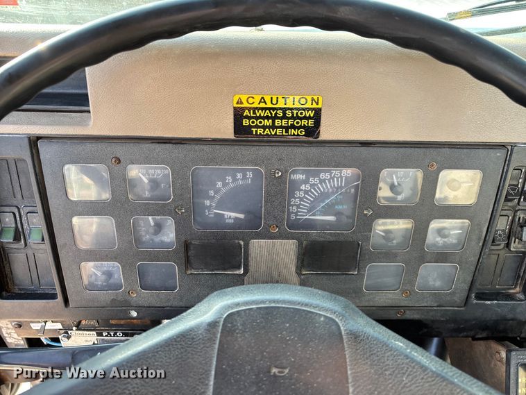 image for item FG0268 1990 International 4800 truck cab and chassis