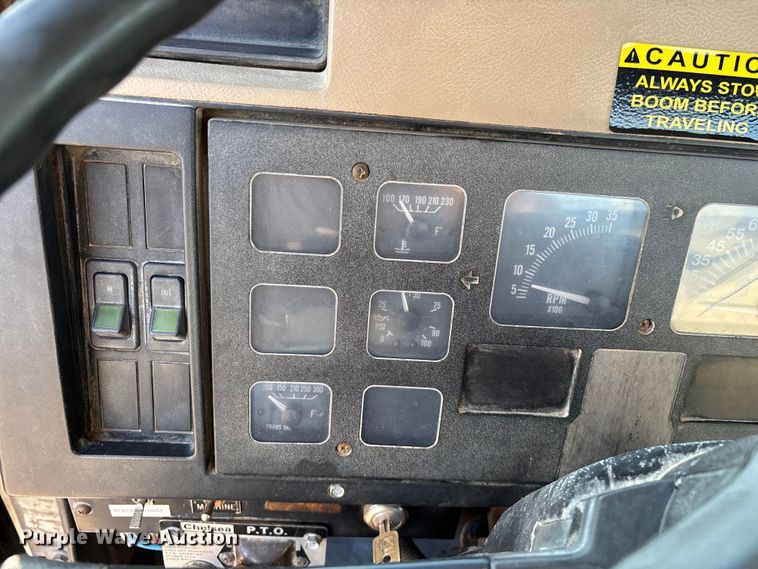 image for item FG0268 1990 International 4800 truck cab and chassis