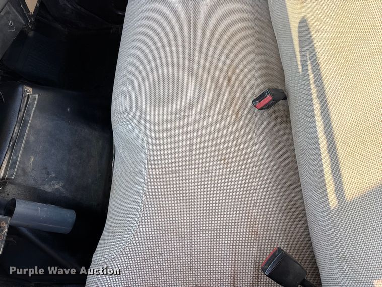 image for item FG0268 1990 International 4800 truck cab and chassis