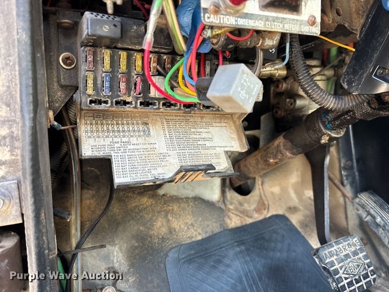 image for item FG0268 1990 International 4800 truck cab and chassis