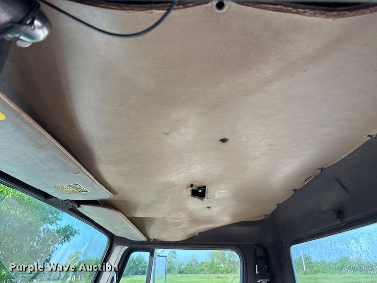 image for item FG0268 1990 International 4800 truck cab and chassis