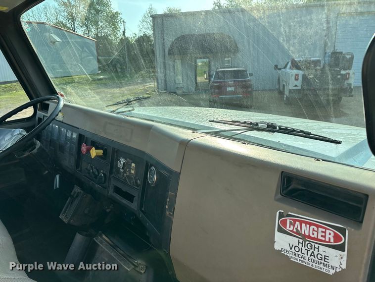 image for item FG0268 1990 International 4800 truck cab and chassis