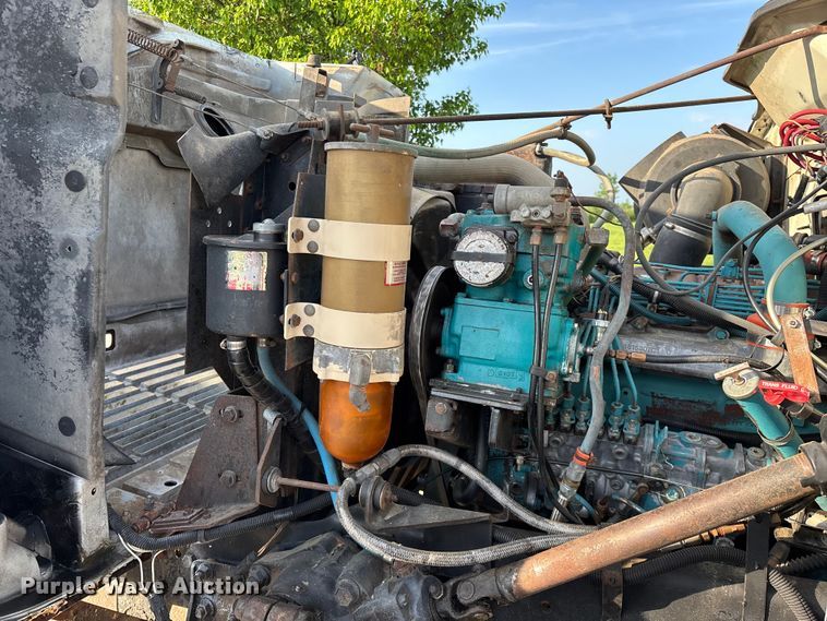 image for item FG0268 1990 International 4800 truck cab and chassis