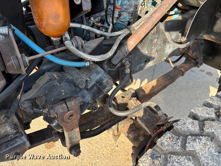 image for item FG0268 1990 International 4800 truck cab and chassis