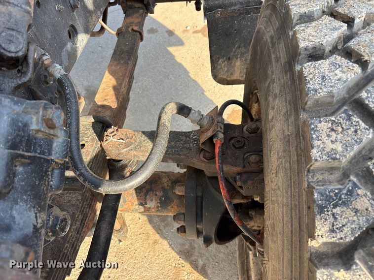 image for item FG0268 1990 International 4800 truck cab and chassis