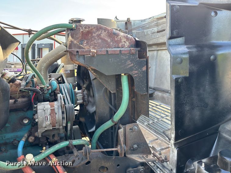 image for item FG0268 1990 International 4800 truck cab and chassis