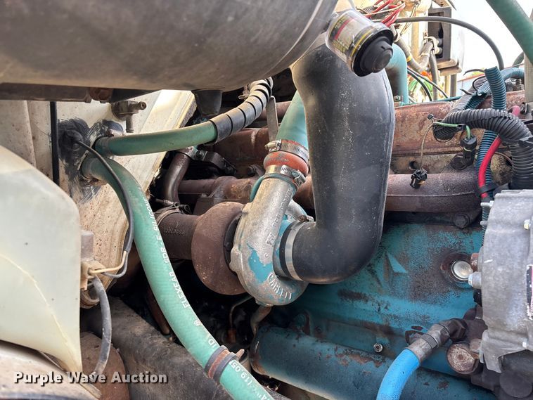 image for item FG0268 1990 International 4800 truck cab and chassis