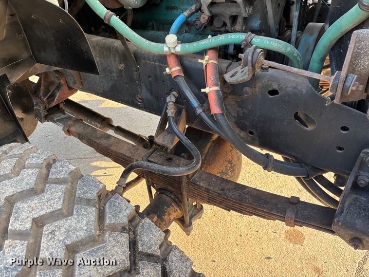 image for item FG0268 1990 International 4800 truck cab and chassis