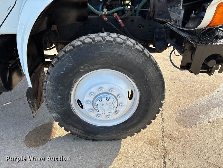 image for item FG0268 1990 International 4800 truck cab and chassis