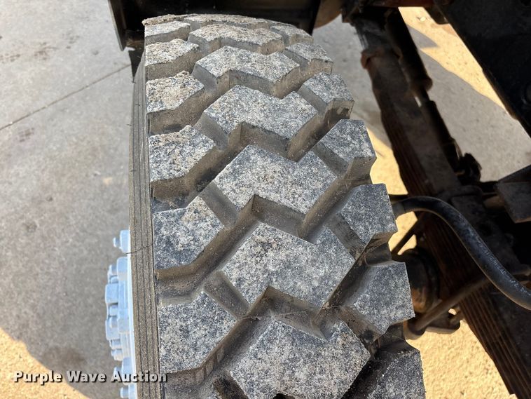 image for item FG0268 1990 International 4800 truck cab and chassis