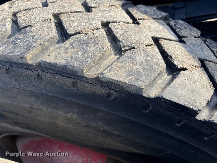 image for item FG0268 1990 International 4800 truck cab and chassis