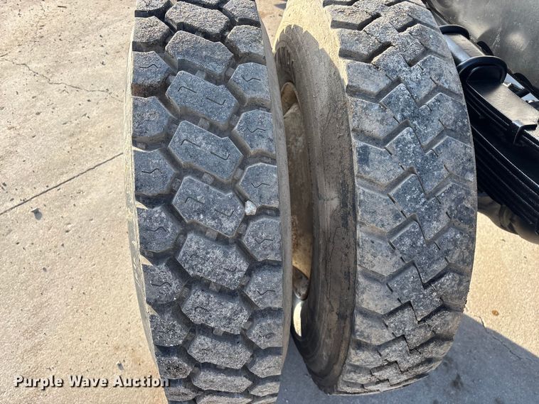 image for item FG0268 1990 International 4800 truck cab and chassis