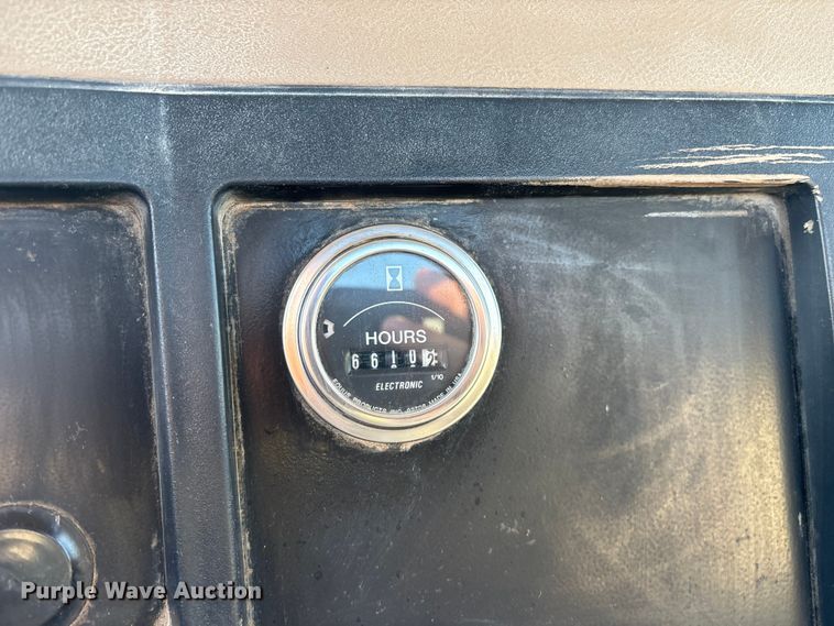 image for item FG0268 1990 International 4800 truck cab and chassis