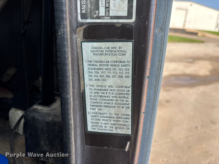 image for item FG0268 1990 International 4800 truck cab and chassis