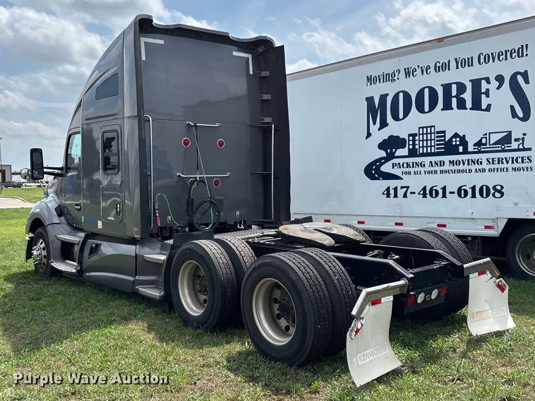 image for item FG0270 2014 Kenworth T680 semi truck