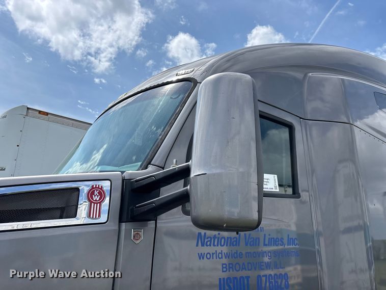 image for item FG0270 2014 Kenworth T680 semi truck