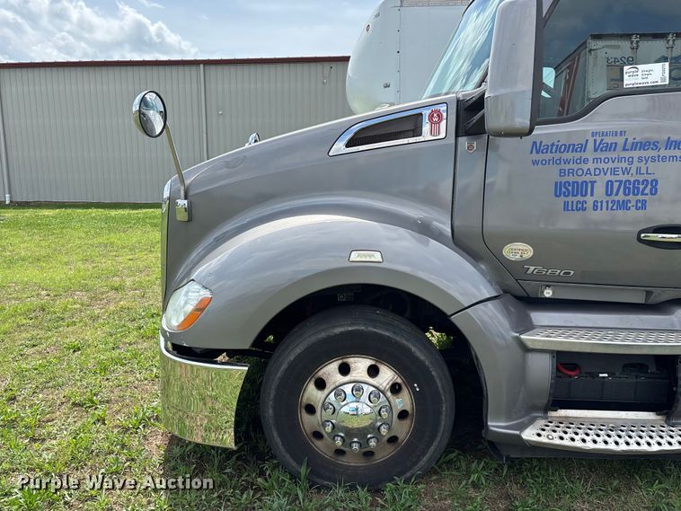 image for item FG0270 2014 Kenworth T680 semi truck