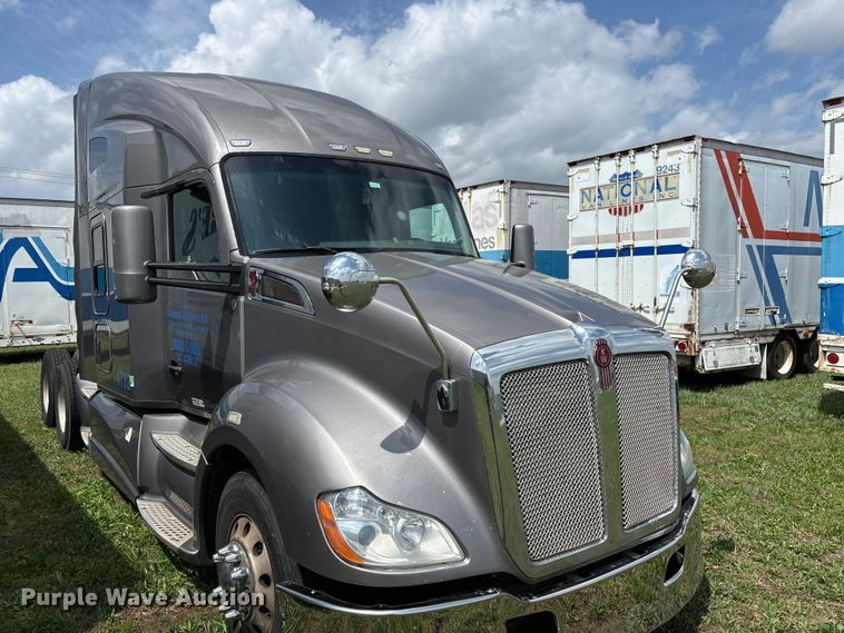 image for item FG0270 2014 Kenworth T680 semi truck
