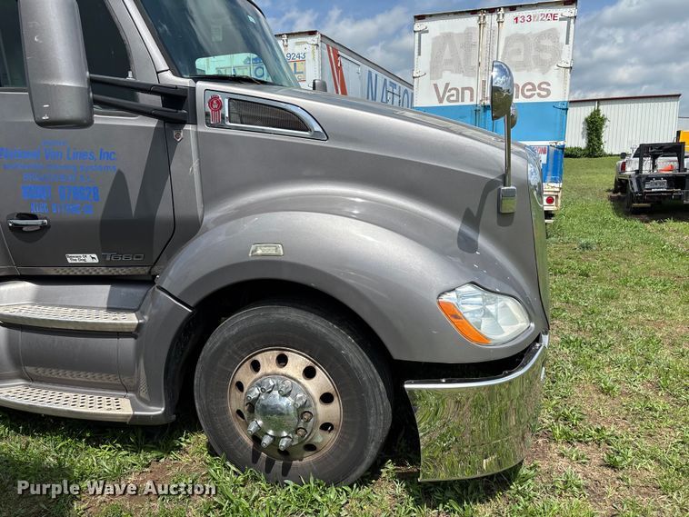 image for item FG0270 2014 Kenworth T680 semi truck