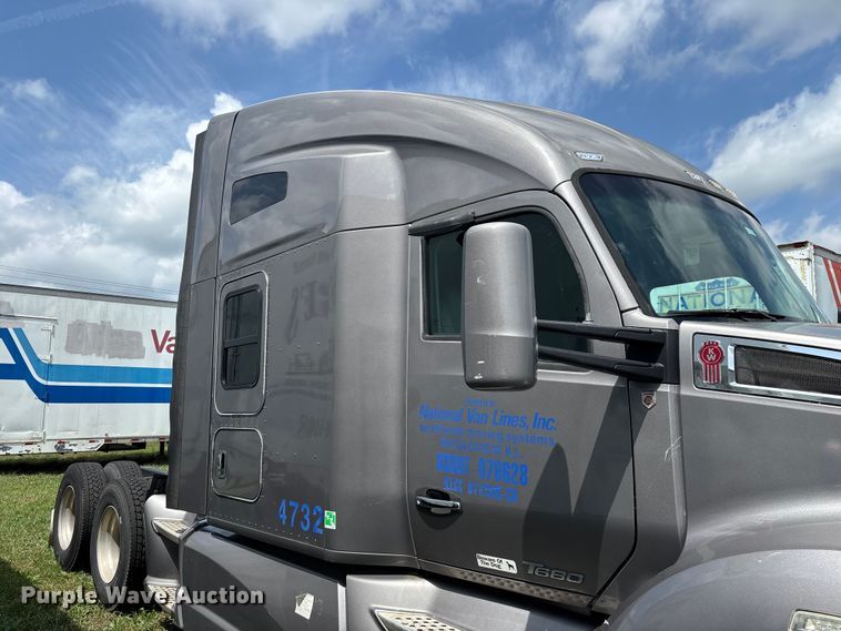 image for item FG0270 2014 Kenworth T680 semi truck