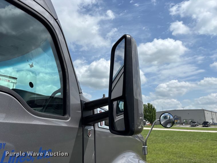 image for item FG0270 2014 Kenworth T680 semi truck