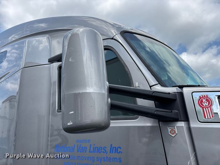 image for item FG0270 2014 Kenworth T680 semi truck